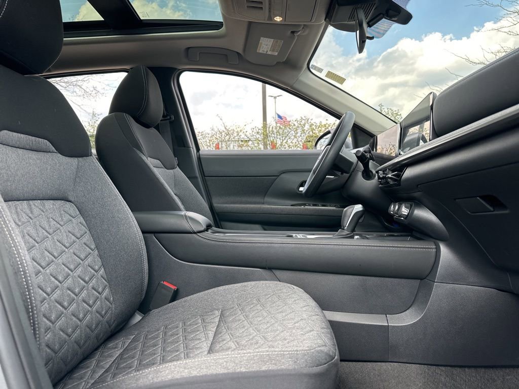 Used 2025 Nissan Kicks SV w/ SV Premium Package image 26