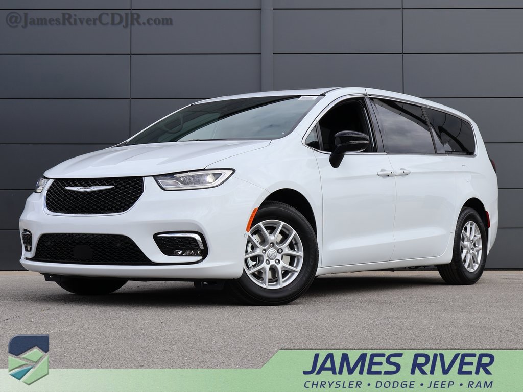 New 2026 Chrysler Pacifica Select image 1