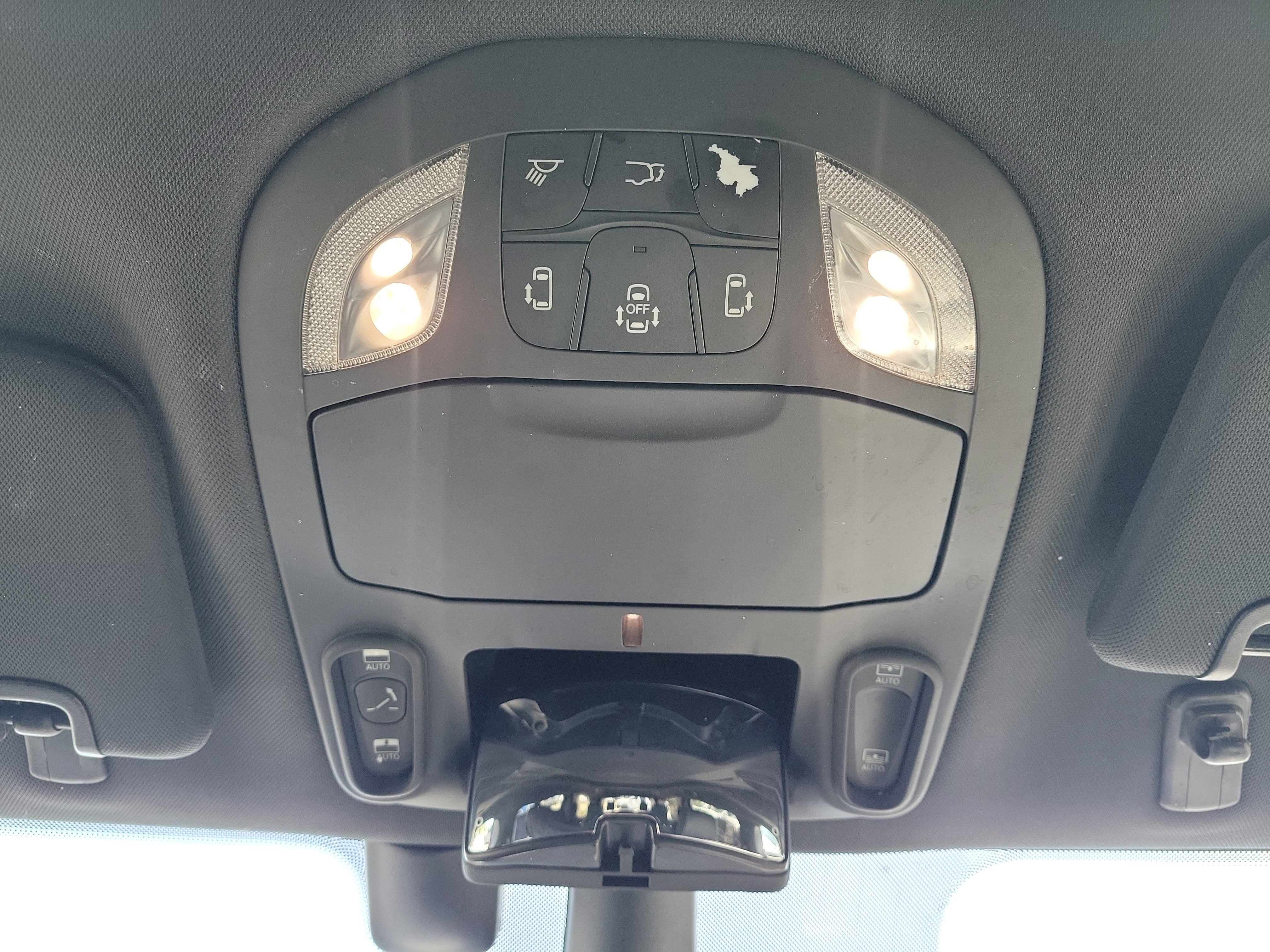 Used 2021 Chrysler Pacifica Touring-L w/ Uconnect Theater Family Group FWD image 30