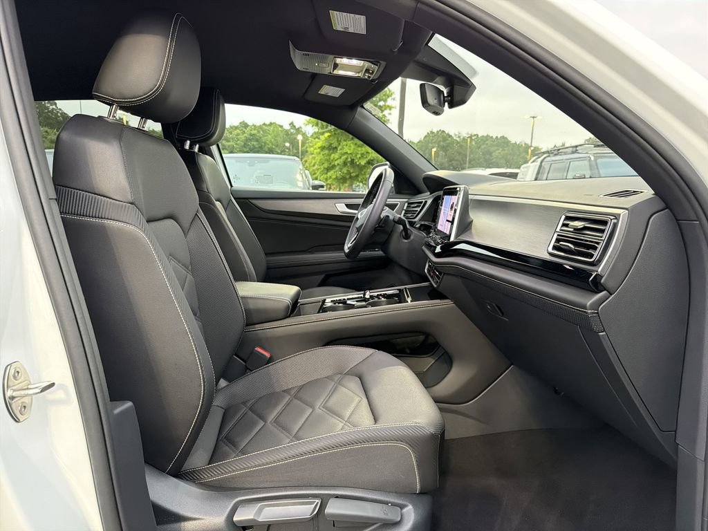 Used 2024 Volkswagen Atlas Cross Sport SE FWD image 18