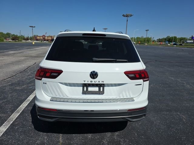 Used 2022 Volkswagen Tiguan SE w/ Panoramic Sunroof Package AWD/4WD image 4