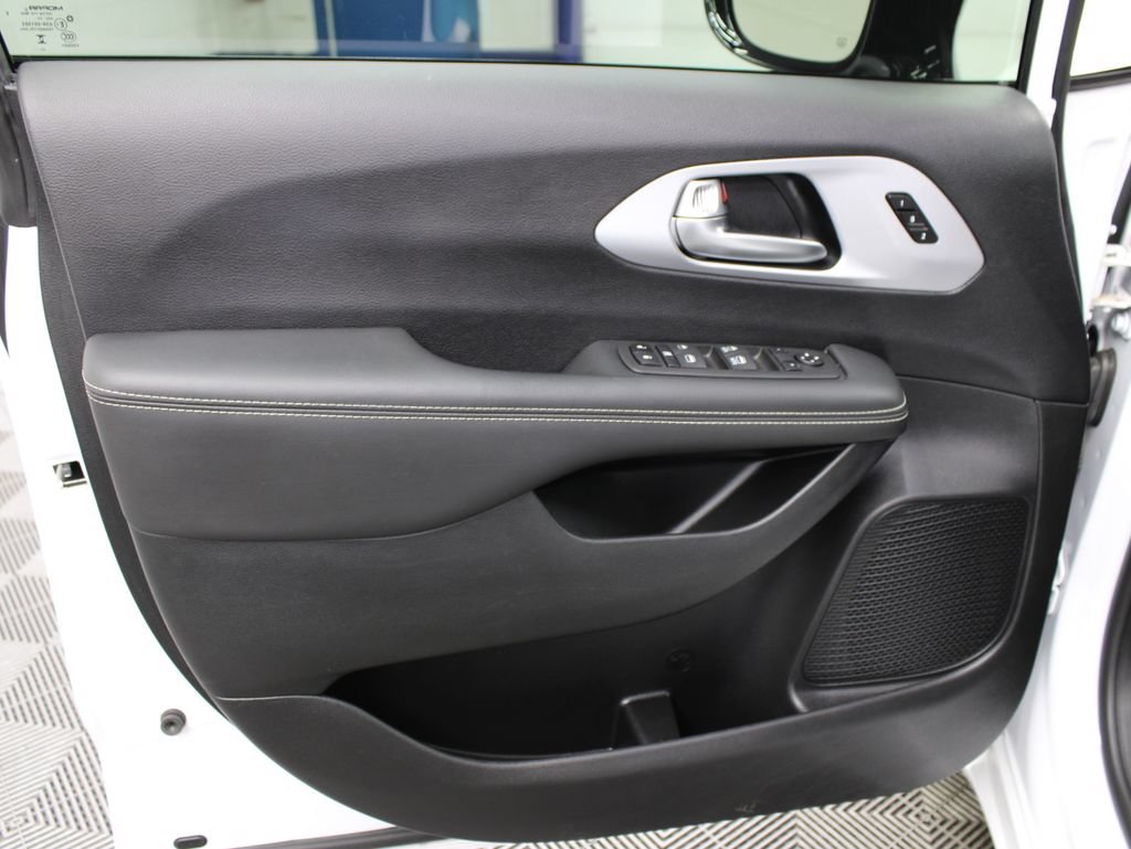 Used 2024 Chrysler Pacifica Touring-L w/ S Appearance Package AWD/4WD image 64