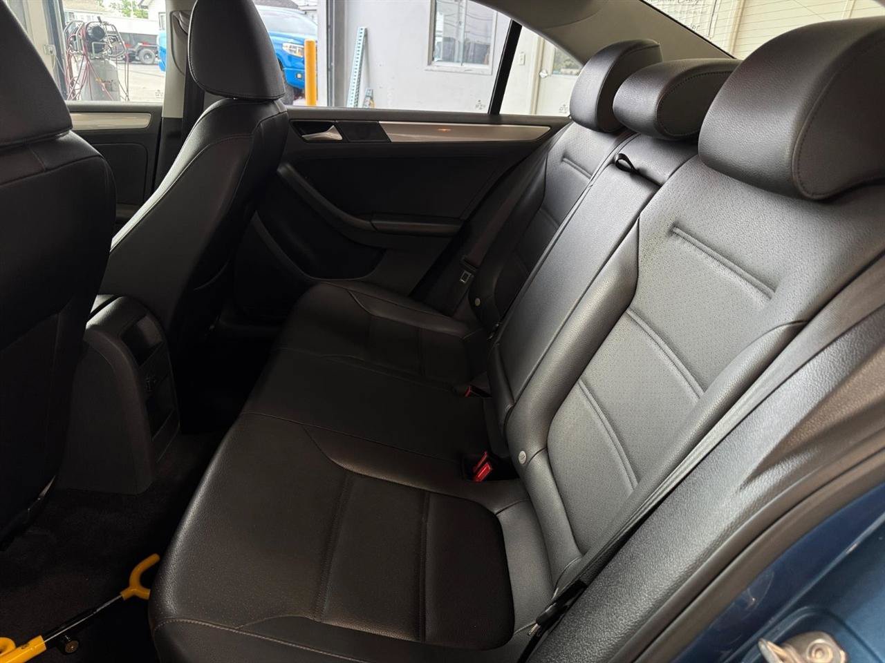 Used 2017 Volkswagen Jetta SE FWD image 7