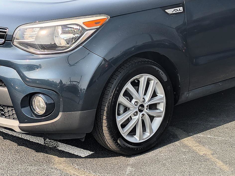 Used 2019 Kia Soul + image 9