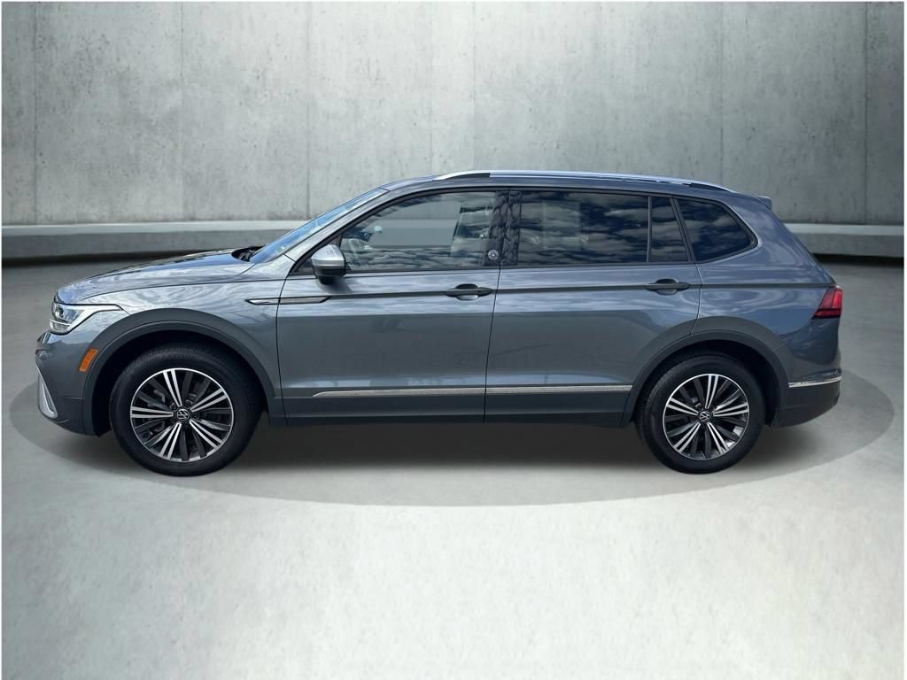 Used 2024 Volkswagen Tiguan Wolfsburg Edition AWD/4WD image 2