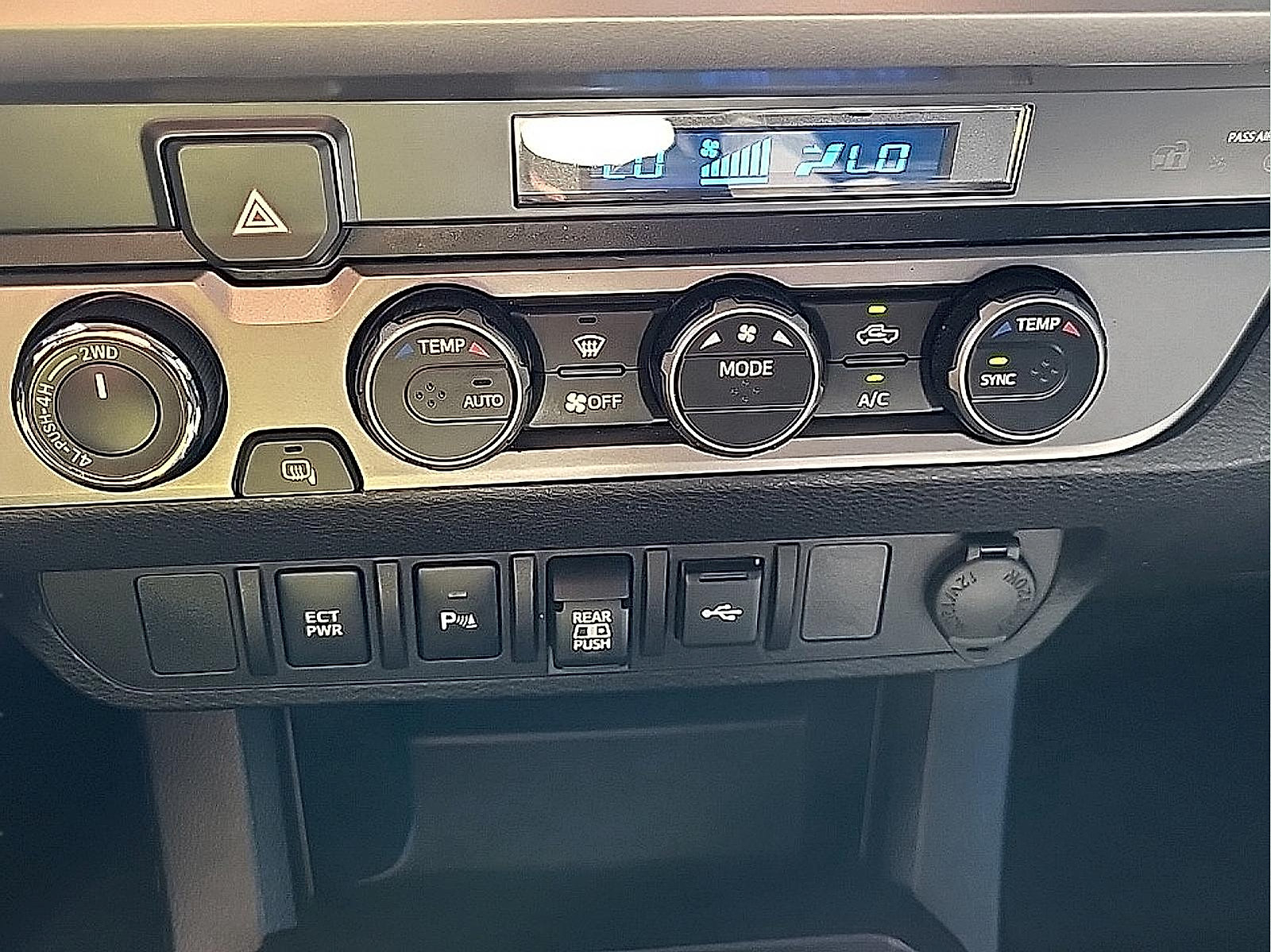 Used 2021 Toyota Tacoma SR5 AWD/4WD image 25