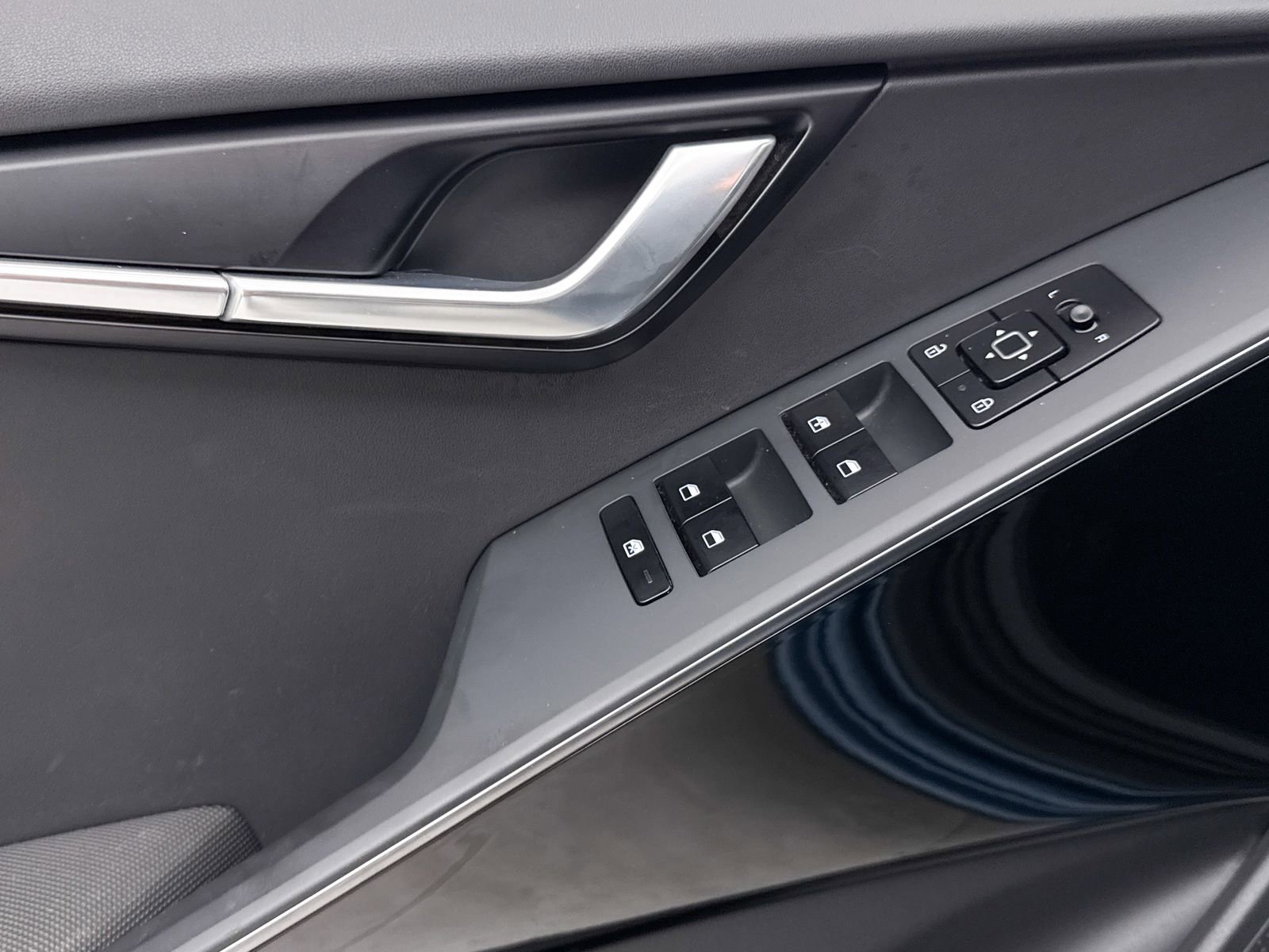 Certified 2024 Kia Niro EX Touring image 28