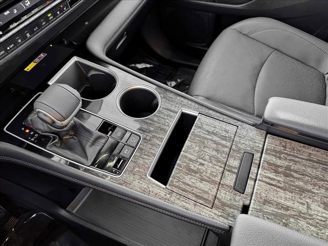 Used 2025 Toyota Sienna Platinum image 16