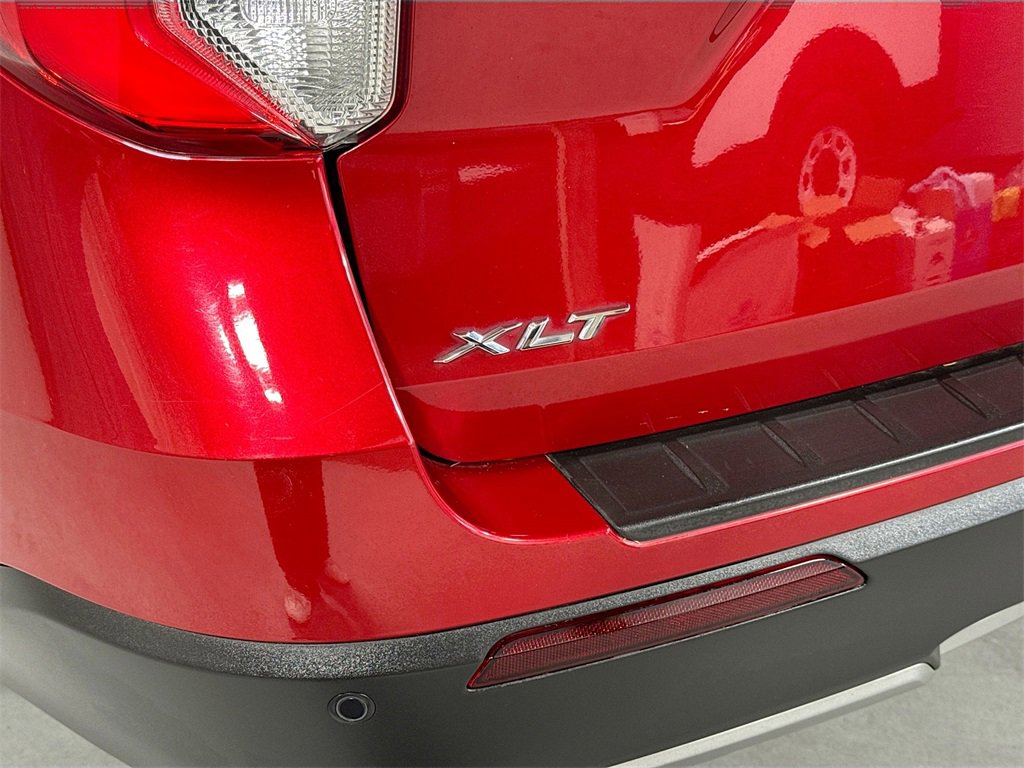 Used 2020 Ford Explorer XLT w/ Equipment Group 202A image 11