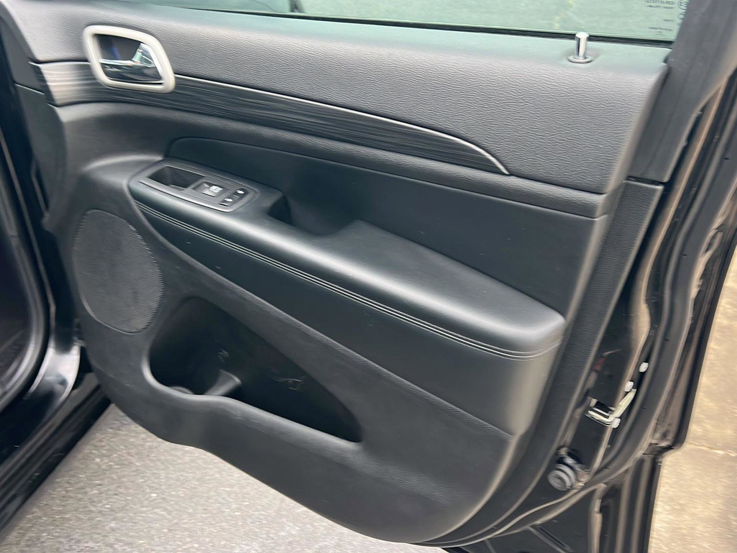 Used 2021 Jeep Grand Cherokee Laredo X image 14