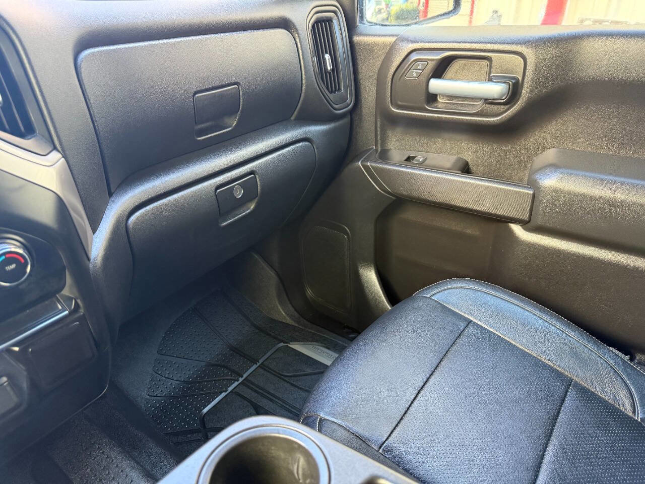 Used 2020 Chevrolet Silverado 1500 Custom w/ Custom Value Package image 17
