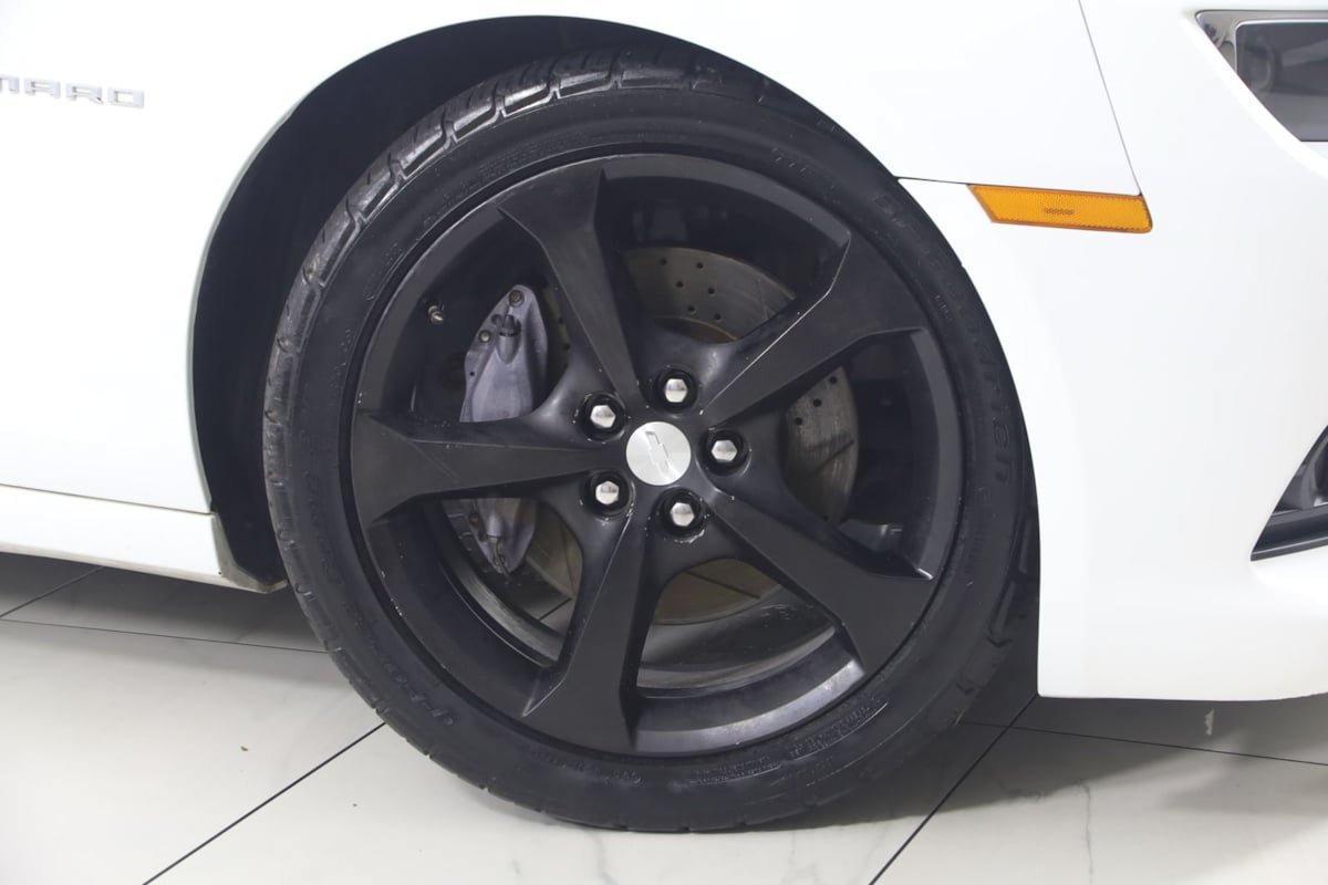 Used 2014 Chevrolet Camaro SS w/ RS Package RWD image 11