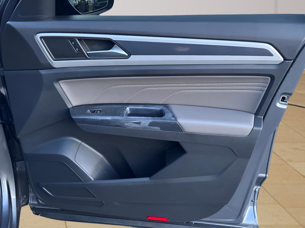 Used 2021 Volkswagen Atlas Cross Sport SEL image 31