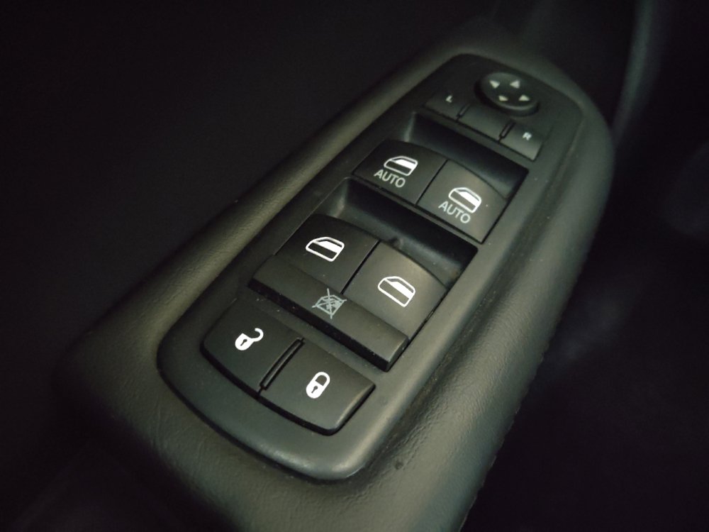 Used 2016 Chrysler 200 Limited FWD image 27