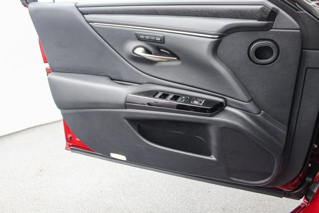 Used 2025 Lexus ES 300h F Sport w/ Accessory Package (Z2) FWD image 18