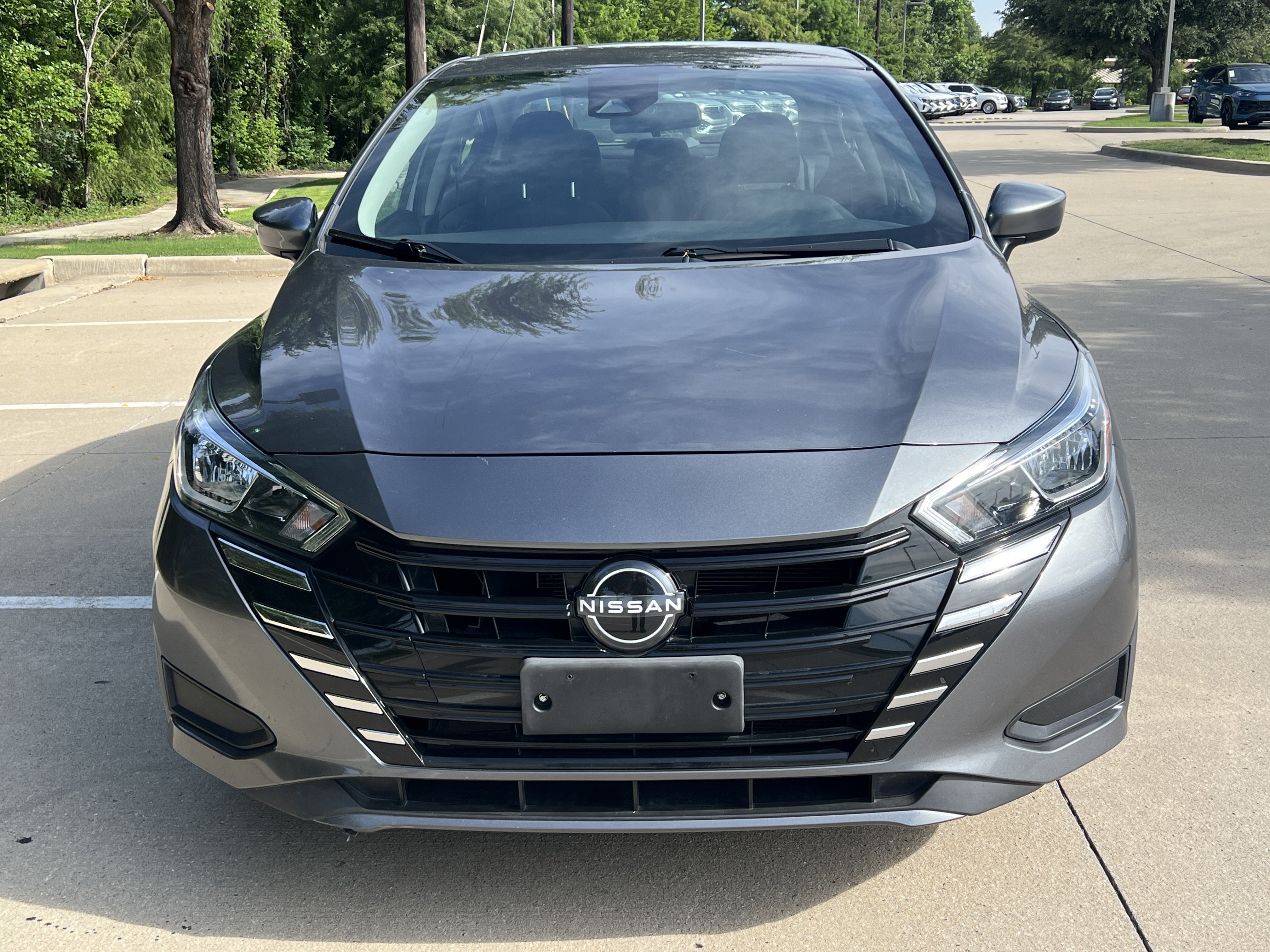 Used 2023 Nissan Versa SV FWD image 3