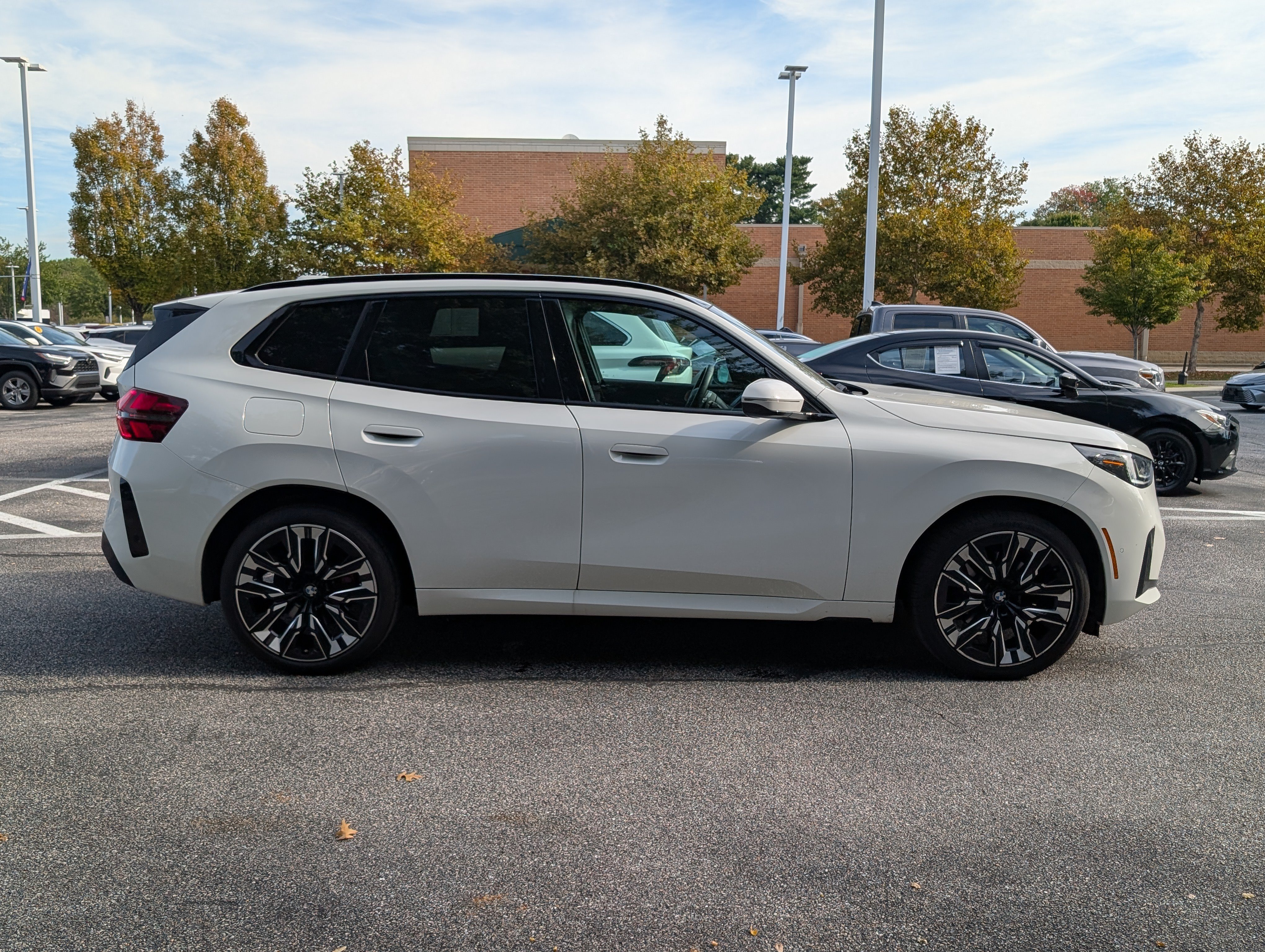 Used 2025 BMW X3 xDrive30i w/ Premium Package AWD/4WD image 2