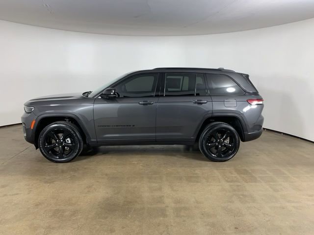 Used 2023 Jeep Grand Cherokee Altitude image 16