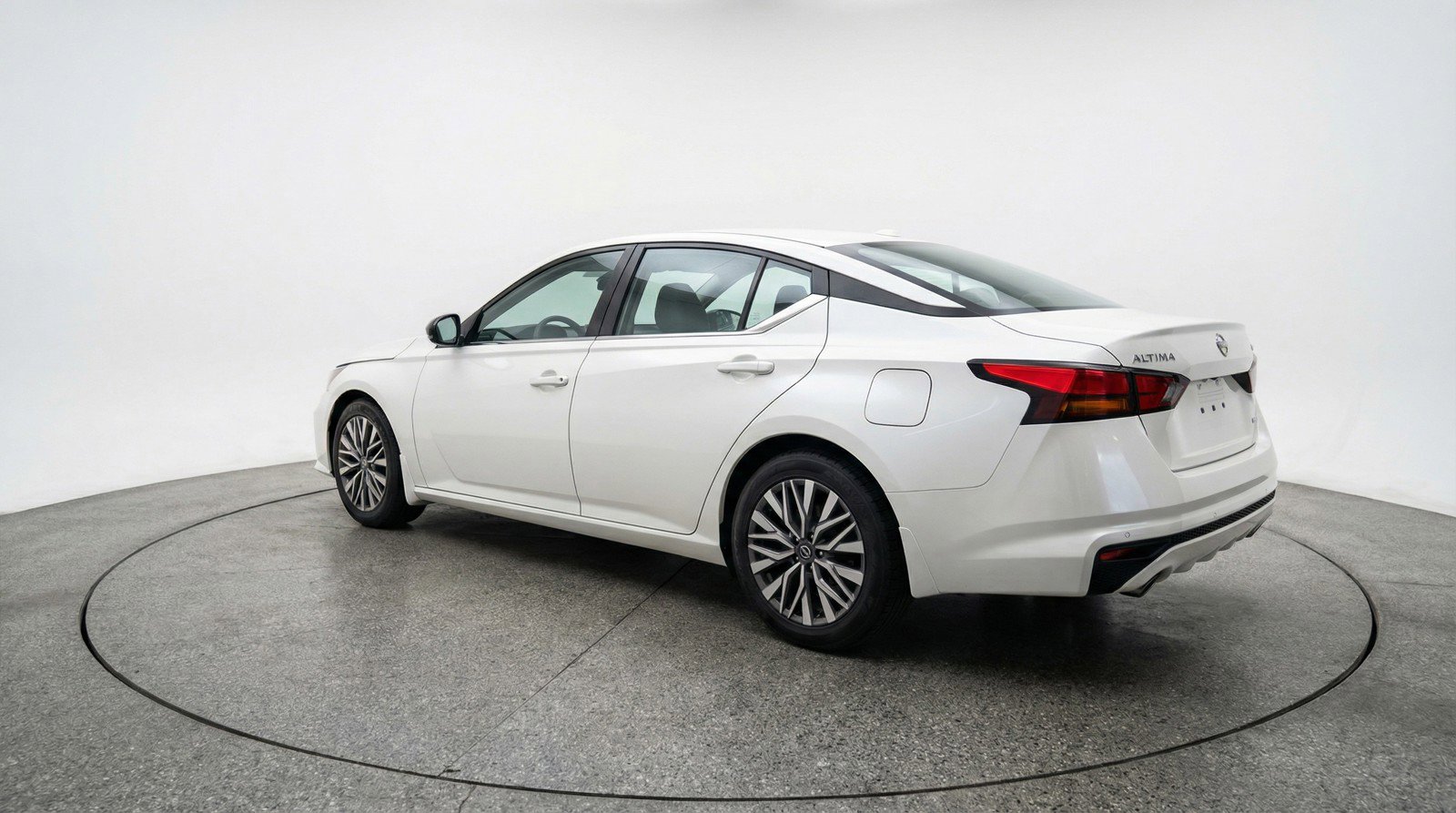 Used 2025 Nissan Altima 2.5 SV FWD image 6