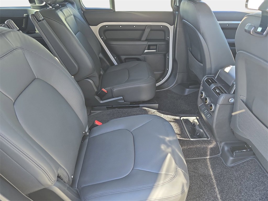 New 2026 Land Rover Defender 130 X-Dynamic SE image 11