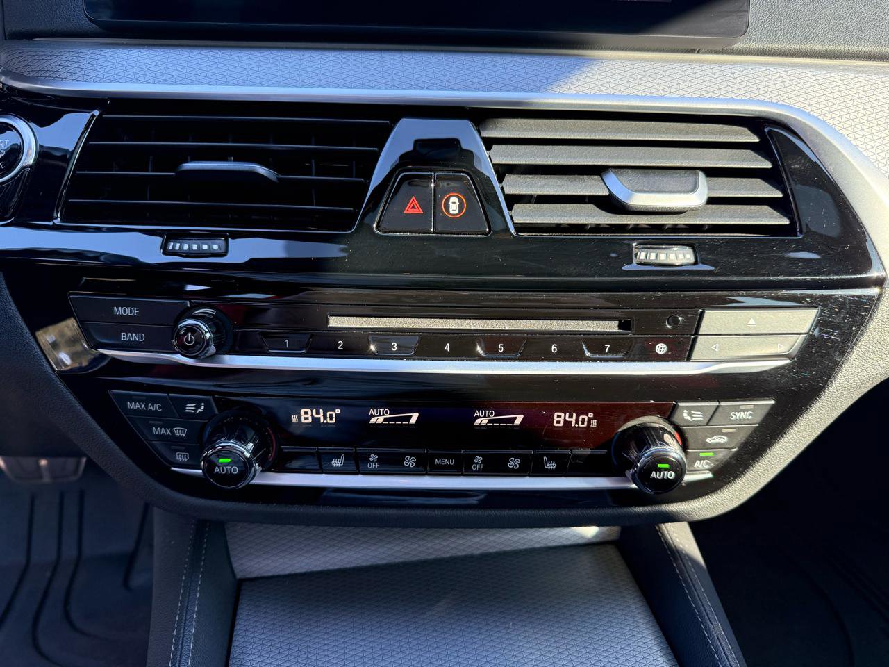 Used 2018 BMW M550i xDrive AWD/4WD image 29