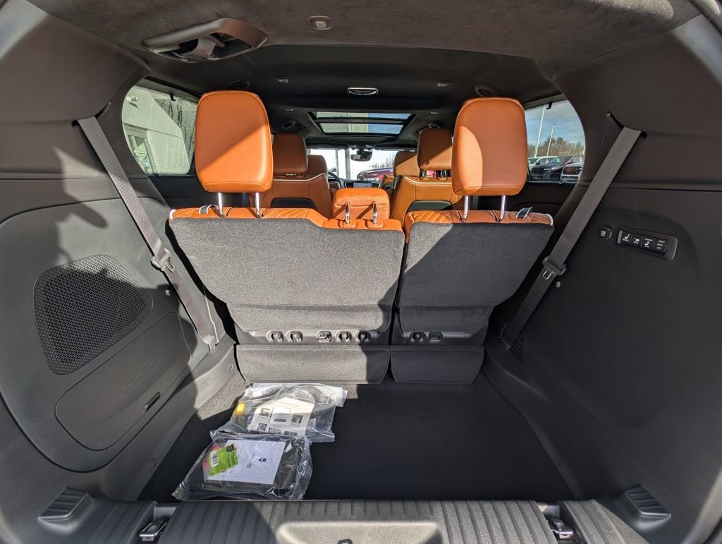 New 2026 Chrysler Pacifica Pinnacle w/ Trailer Tow Group image 13