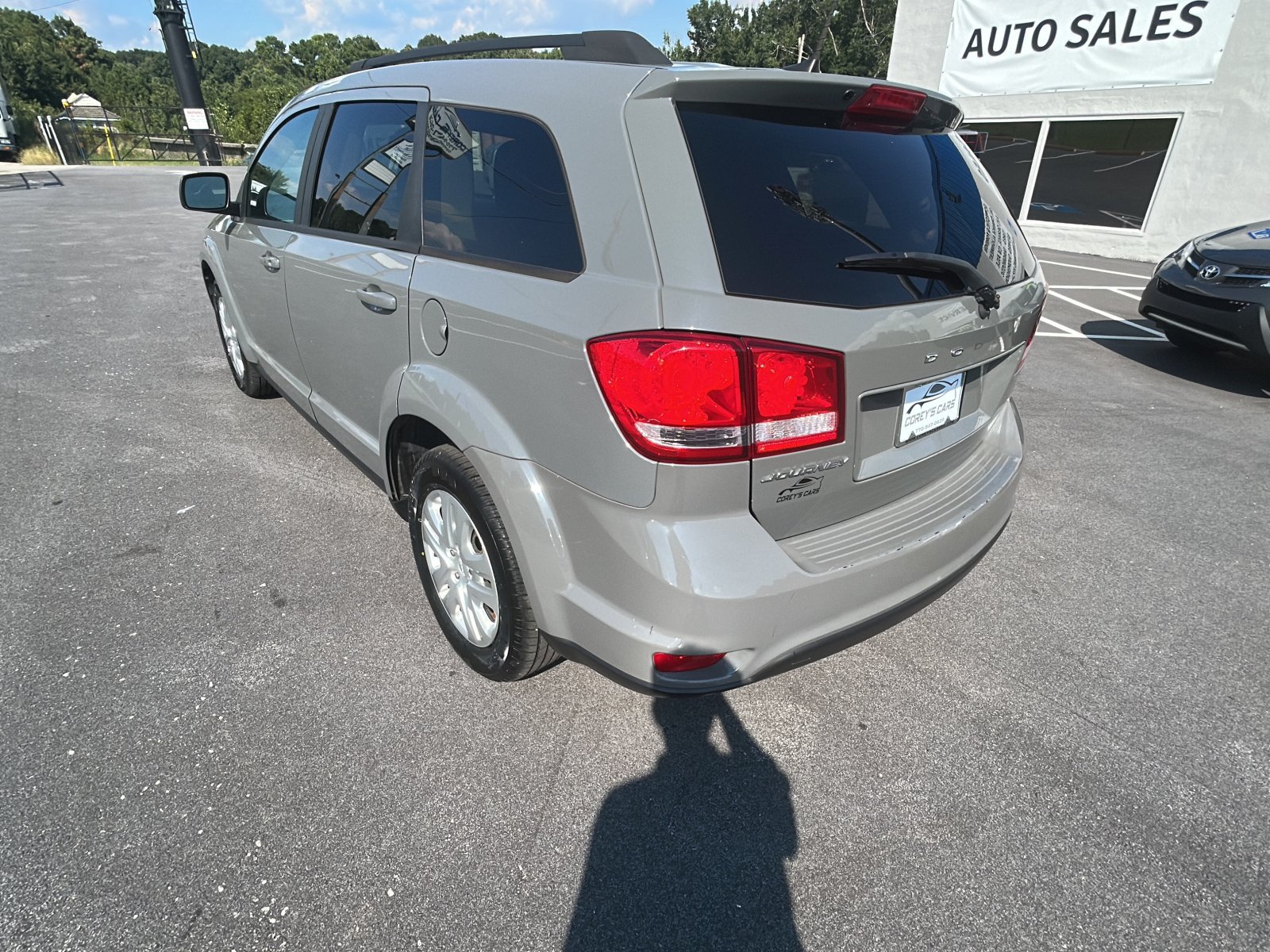 Used 2019 Dodge Journey SE w/ Premium Group FWD image 3