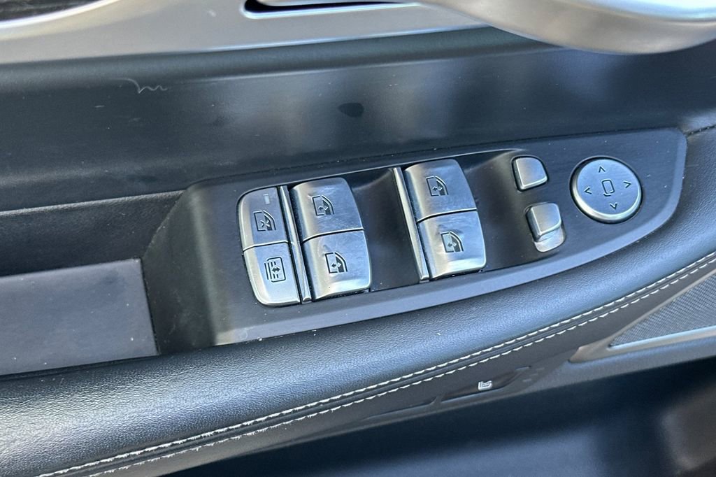 Used 2022 BMW ALPINA B7 xDrive w/ Luxury Rear Seating Package AWD/4WD image 11