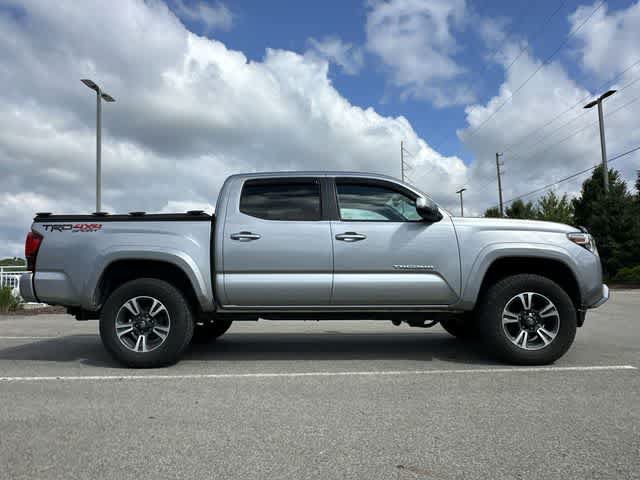 Used 2018 Toyota Tacoma TRD Sport AWD/4WD image 3