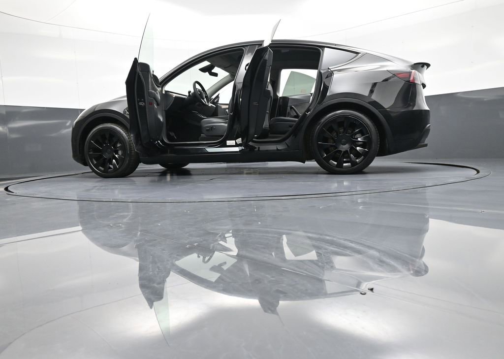 Used 2023 Tesla Model Y Long Range image 50