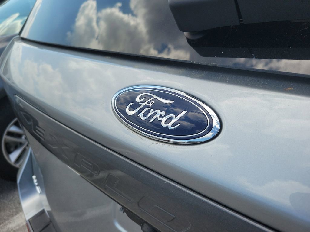 Used 2024 Ford Explorer XLT w/ Equipment Group 202A image 7