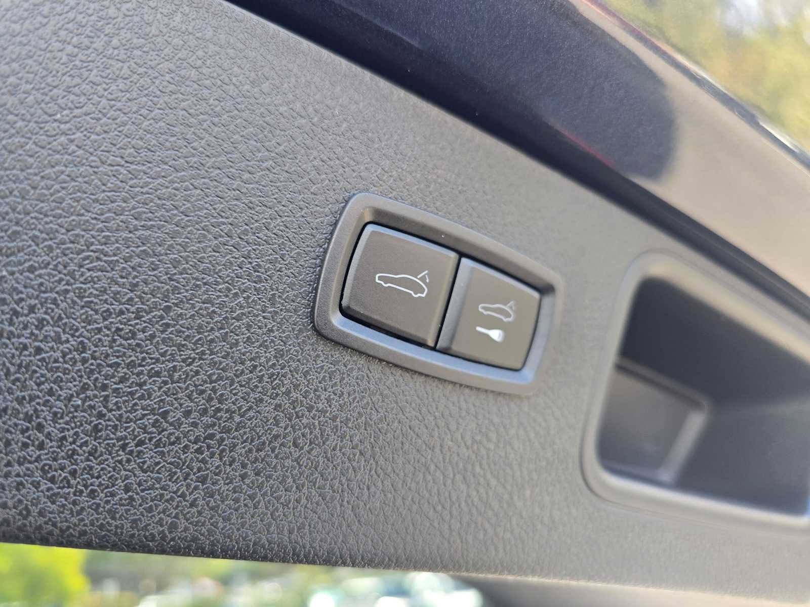 Used 2022 Porsche Macan AWD/4WD image 16