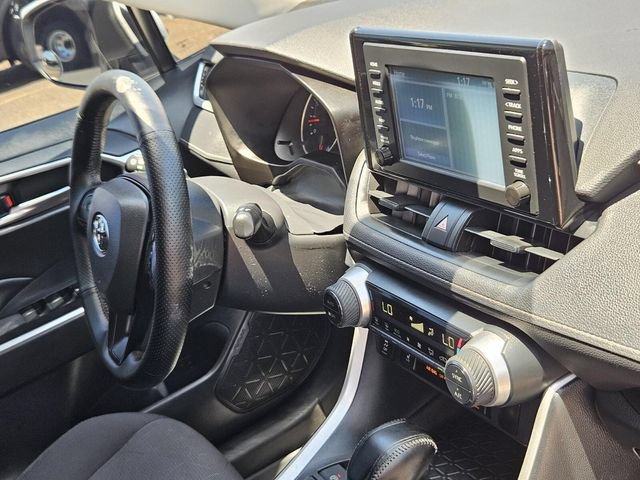 Used 2019 Toyota RAV4 XLE w/ Convenience Package FWD image 14