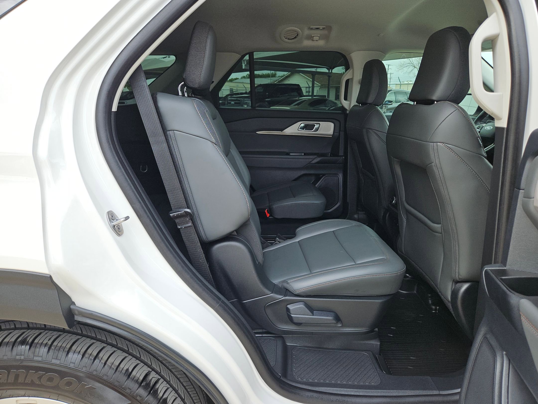Used 2025 Ford Explorer Active w/ Active Comfort Package RWD image 25