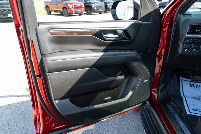 New 2026 Chevrolet Suburban Premier AWD/4WD image 12