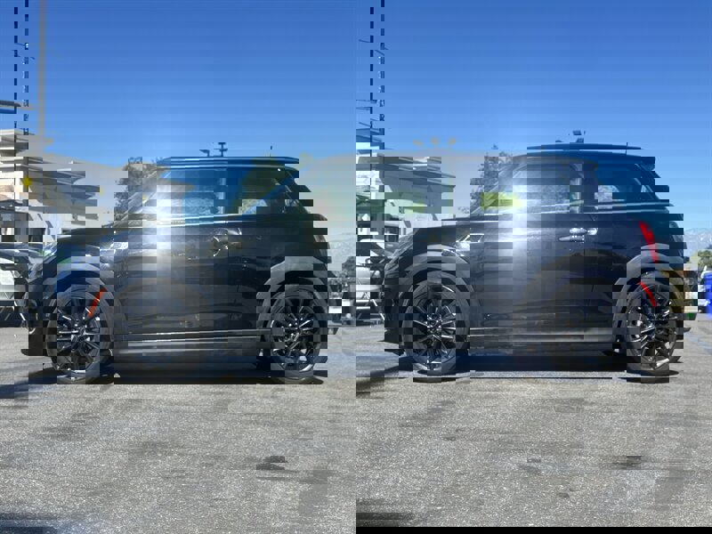 Used 2020 MINI Cooper 2-Door Hardtop image 3