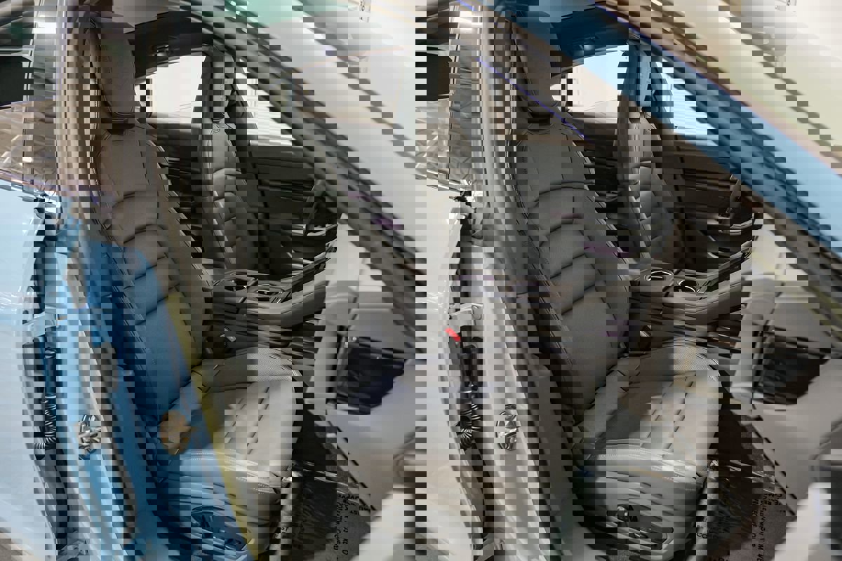 Used 2022 Porsche Taycan 4S image 32