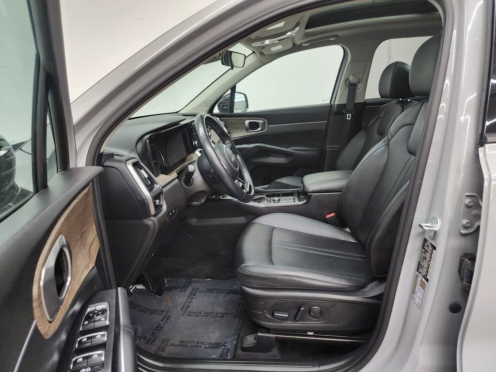Used 2023 Kia Sorento S w/ Panoramic Sunroof Package AWD/4WD image 12