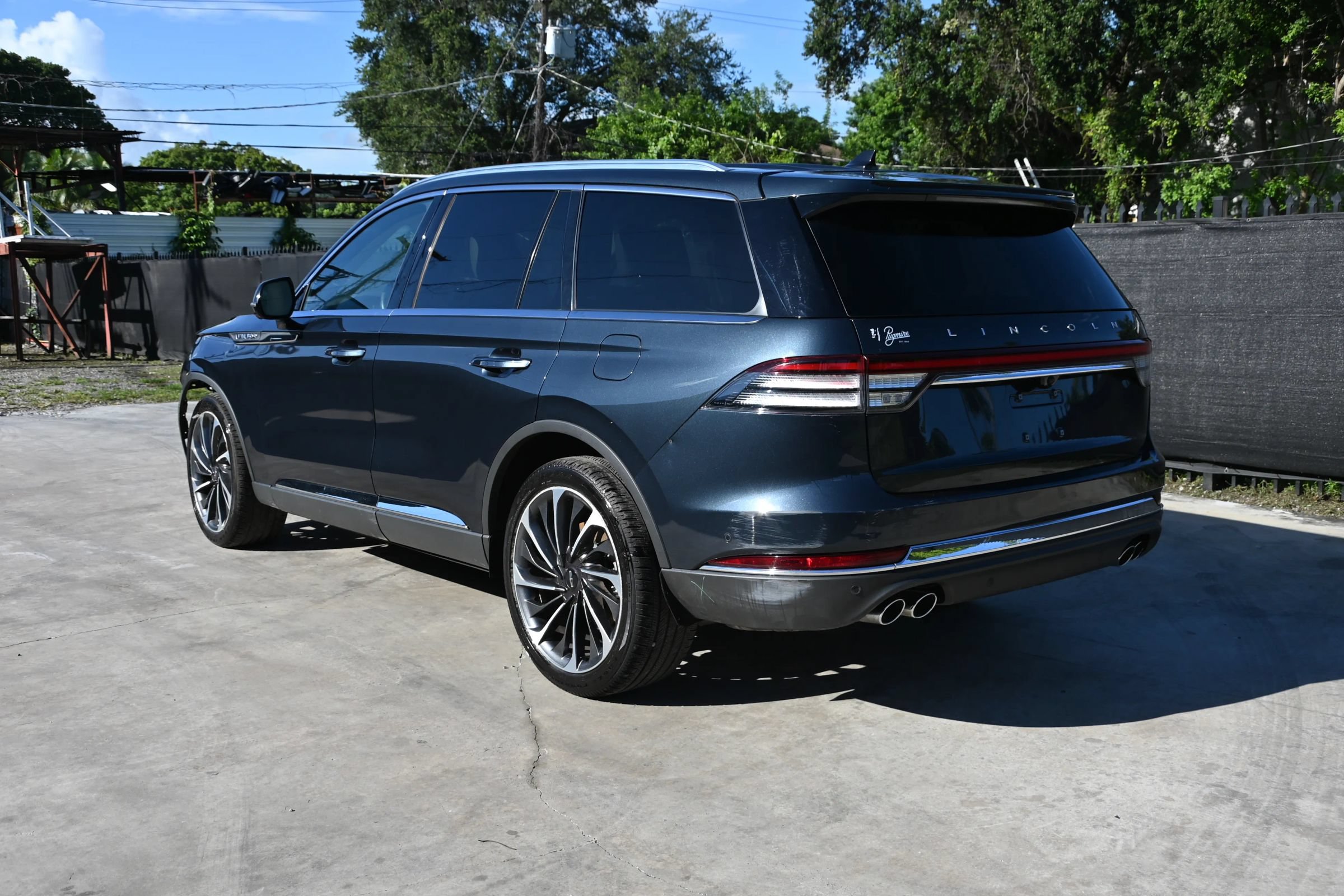 Used 2024 Lincoln Aviator Reserve w/ Equipment Group 201A RWD image 3
