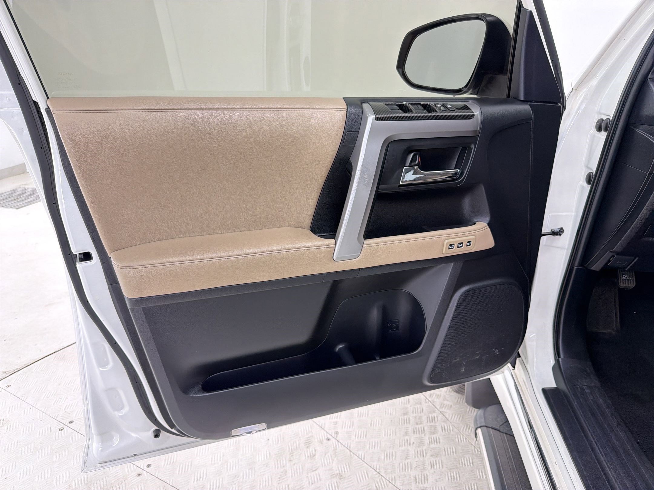 Used 2019 Toyota 4Runner Limited AWD/4WD image 13