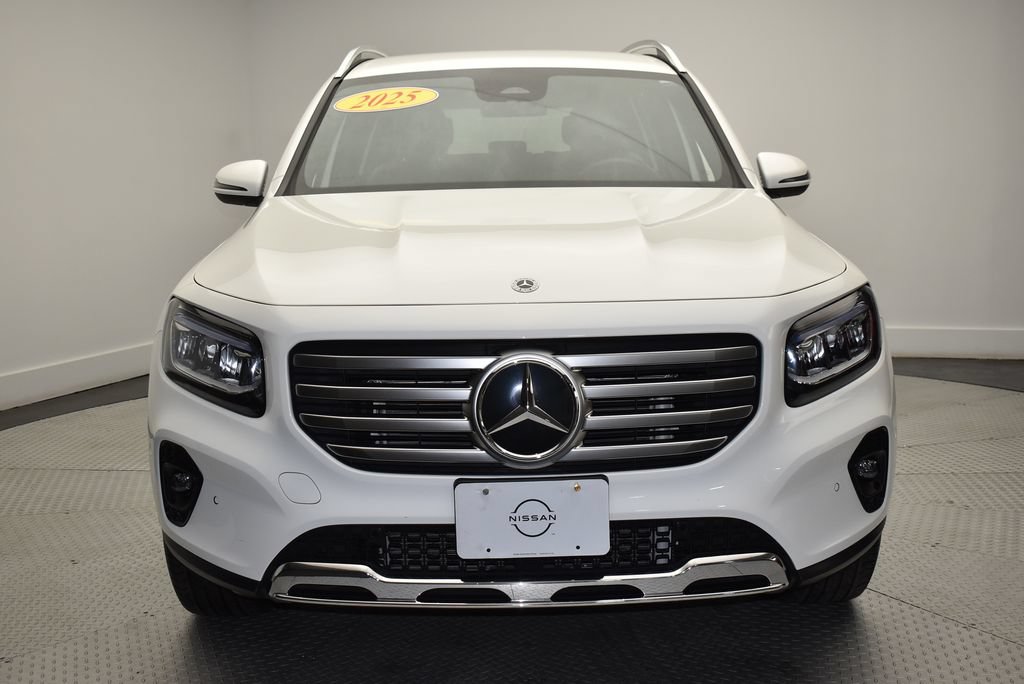 Used 2025 Mercedes-Benz GLB 250 4MATIC image 2