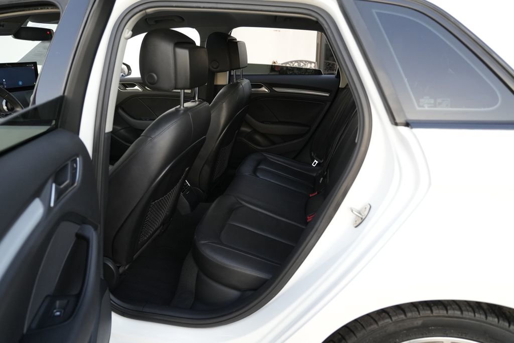 Used 2016 Audi A3 e-tron Premium Plus image 28