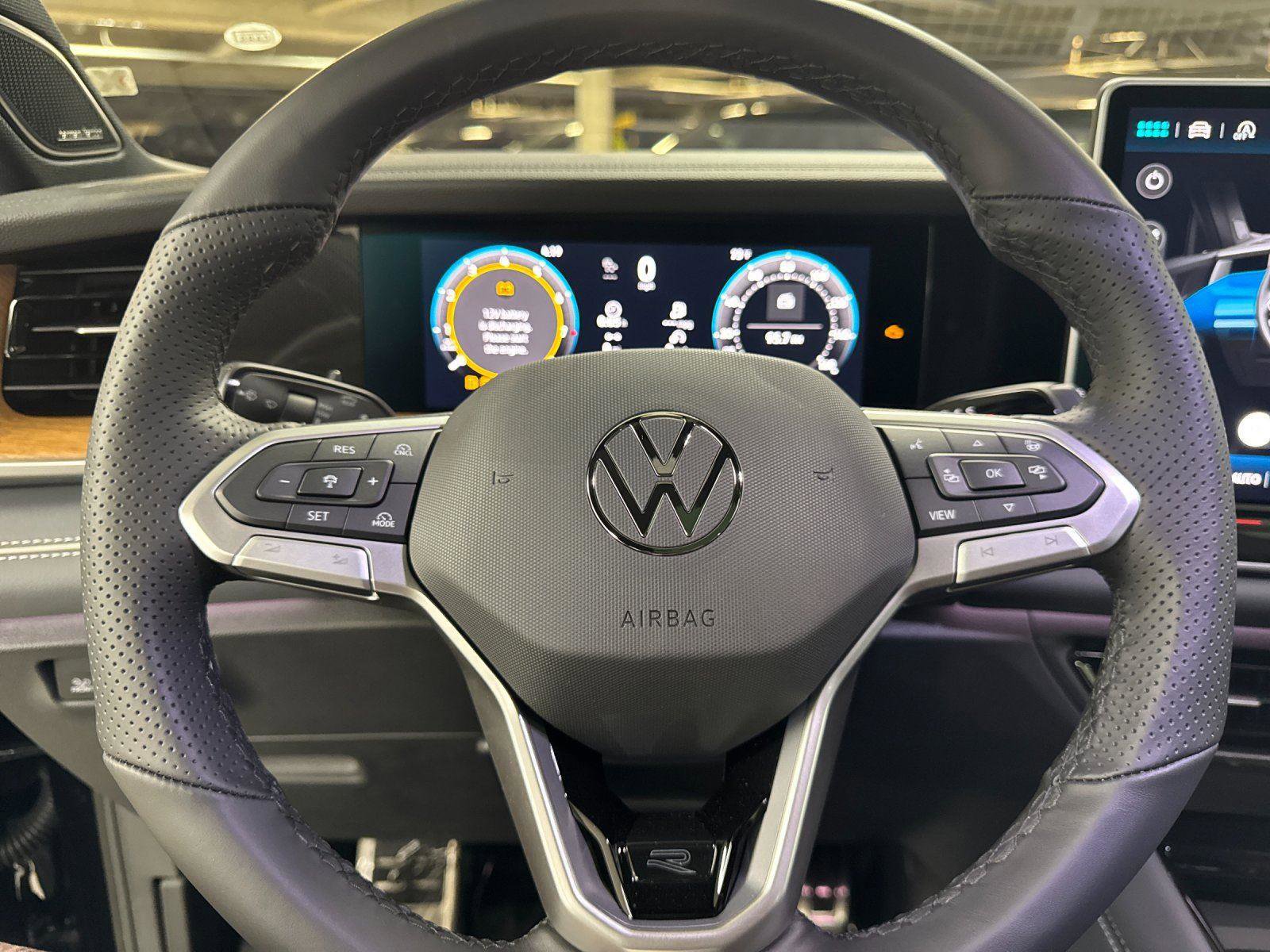 New 2026 Volkswagen Tiguan SEL R-Line AWD/4WD image 23