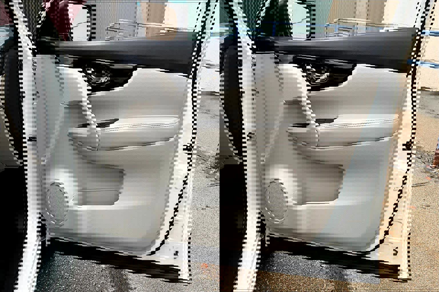 Used 2022 Nissan Rogue Sport SL w/ Premium Package image 23