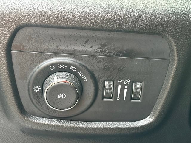 Used 2023 Jeep Grand Cherokee Overland w/ Adv Protech Group III AWD/4WD image 12