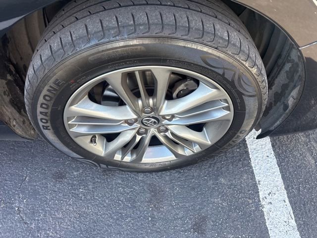 Used 2017 Toyota Camry SE image 6