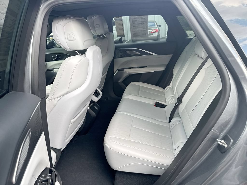 Used 2023 Cadillac Lyriq 2WD image 29