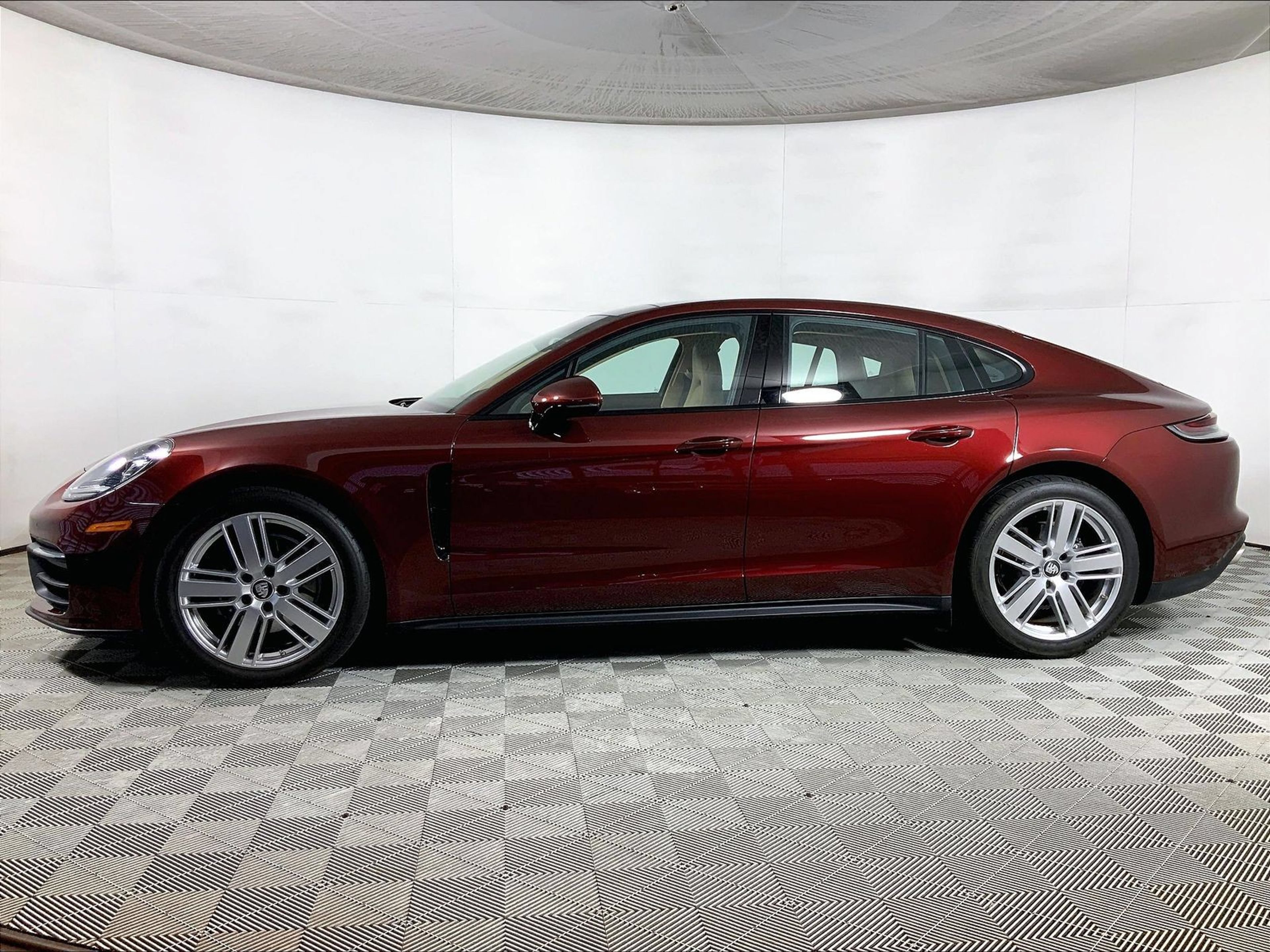 Certified 2022 Porsche Panamera RWD image 2
