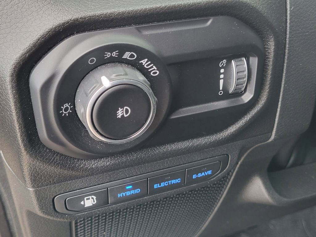 Used 2024 Jeep Wrangler Unlimited image 23