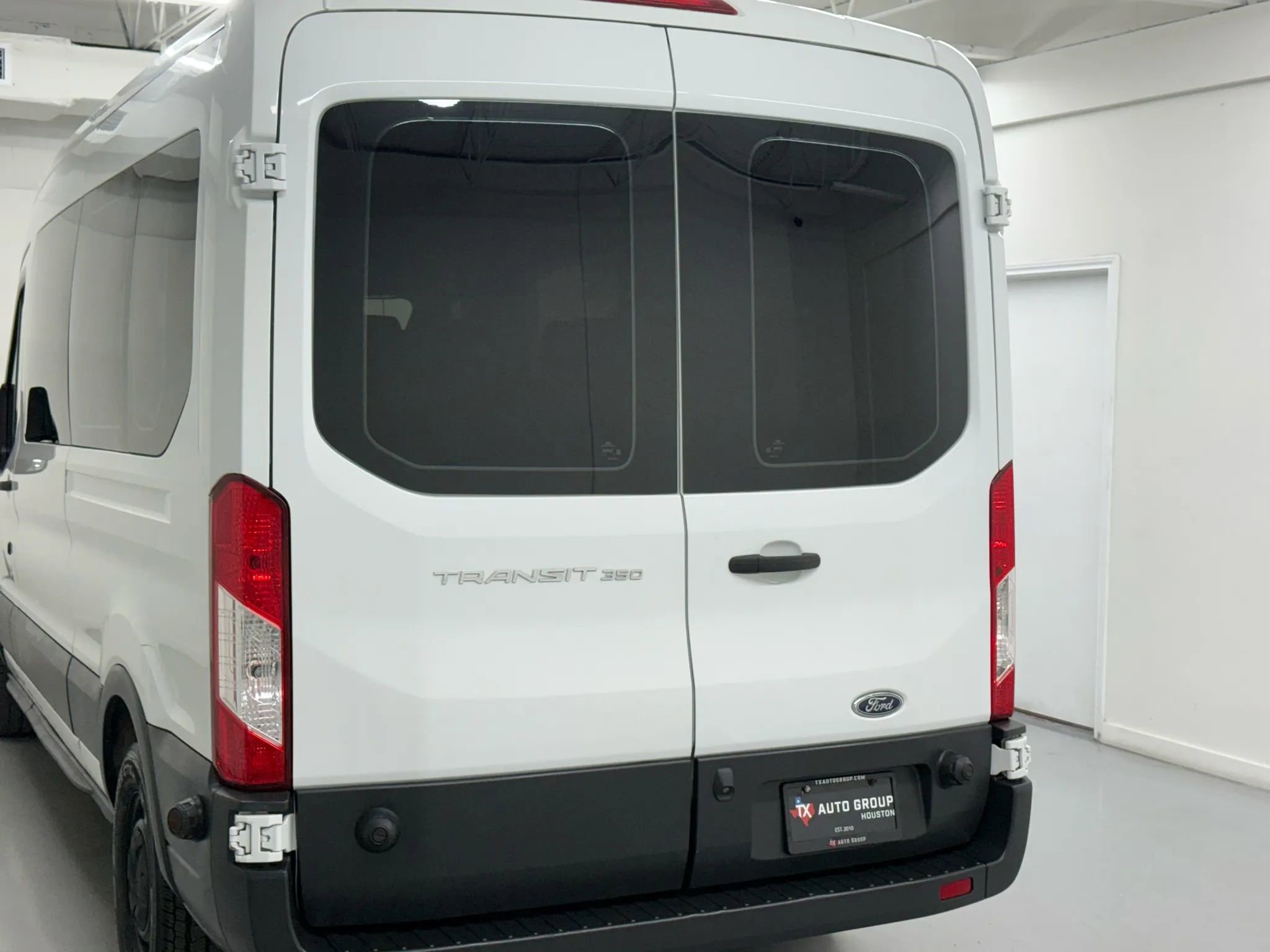 Used 2016 Ford Transit 350 XL image 13
